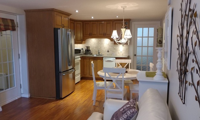 Oka Apartment | Gorgeous Lakefront 1 Bedroom Country House appartement Near Montreal