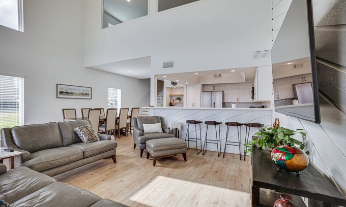 April Sound House | Gorgeous Lakefront Townhome w/Pool Access & Views