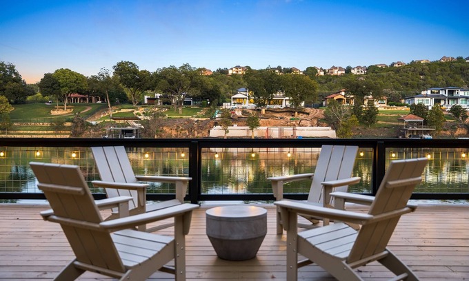 Apache Shores House | Gorgeous Lakehouse ~Private Boat Slip~ Lake Austin