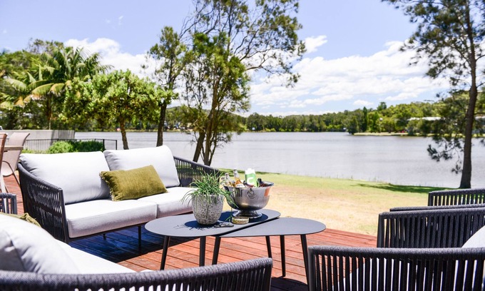 Wamberal House | Gorgeous Lakeside Accomodation Family Friendly