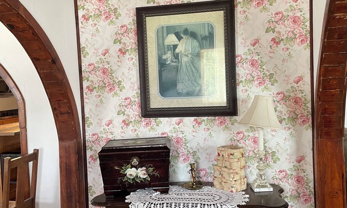 Lesterville House | Gorgeous large rental home in Lesterville MO just minutes from Blackwater River.