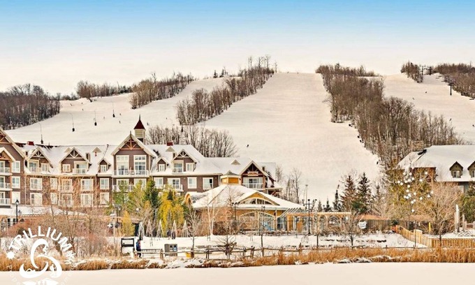 Craigleith Apartment | Gorgeous Loft in Heart of Blue Mountain