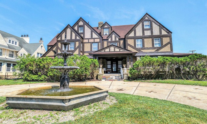 Leeds Point Villa | Gorgeous Mansion At the Beach