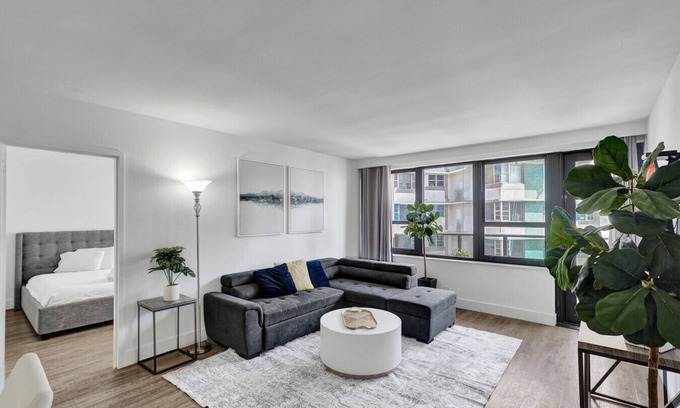 Mid Beach Apartment | Gorgeous Miami Beach Condo 1614