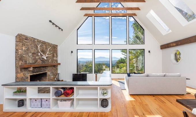 Greenwood House | Gorgeous Modern Mountain Home + Blue Ridge Views