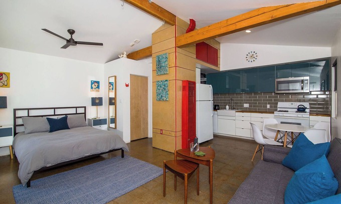 Stockton Apartment | Gorgeous Modern Studio Close to ALL Metro Areas