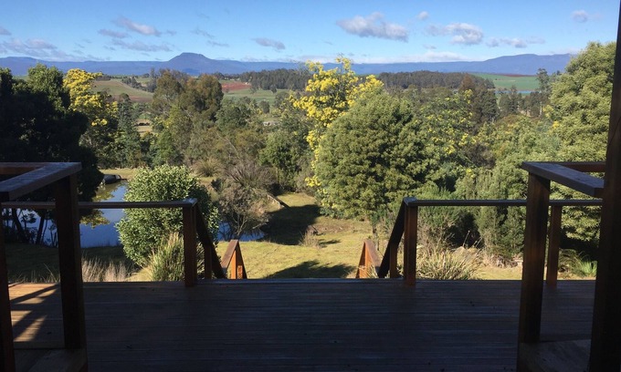 Weetah House | Gorgeous mountain views close to Deloraine