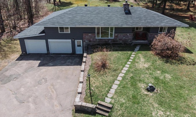 Bracebridge House | Gorgeous Muskoka Cottage with 26 acres
