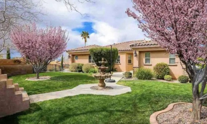 Quartz Hill House | Gorgeous Nest: Exclusive Suite Modern & Peaceful.
