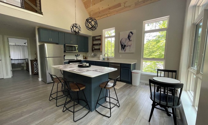 Burkesville House | Gorgeous new 3 bdr house right by entrance to Dale Hollow Lake State Resort Park