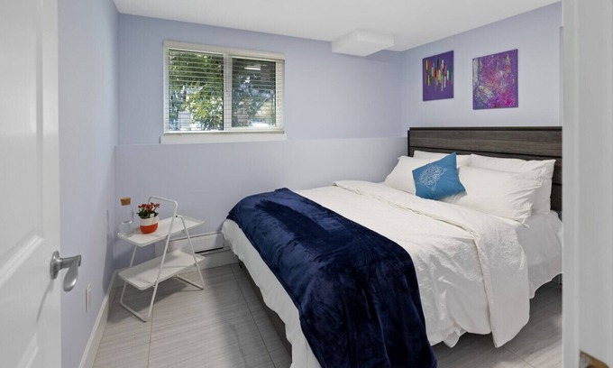 Newton Condo | Gorgeous Newly Renovated 2 Bedroom suite!