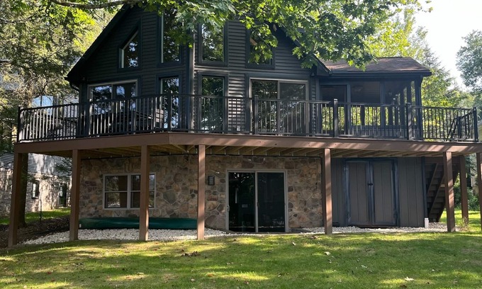 Drums Cabin | Gorgeous, newly renovated 5-bedroom LAKEFRONT Lodge!