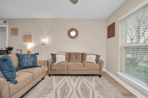 North Houston Apartment | Gorgeous Oasis Boho Getaway
