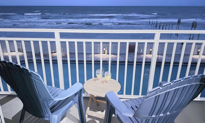 Davis Apartment | Gorgeous Oceanfront 1 BR Apartment with Private Balcony & Pool