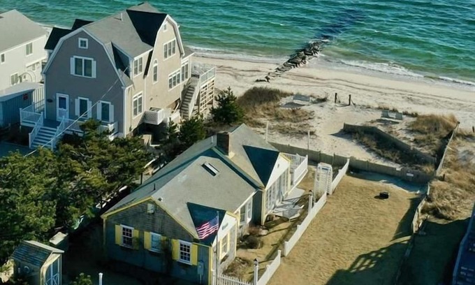 West Dennis House | Gorgeous Oceanfront home sleeping 5