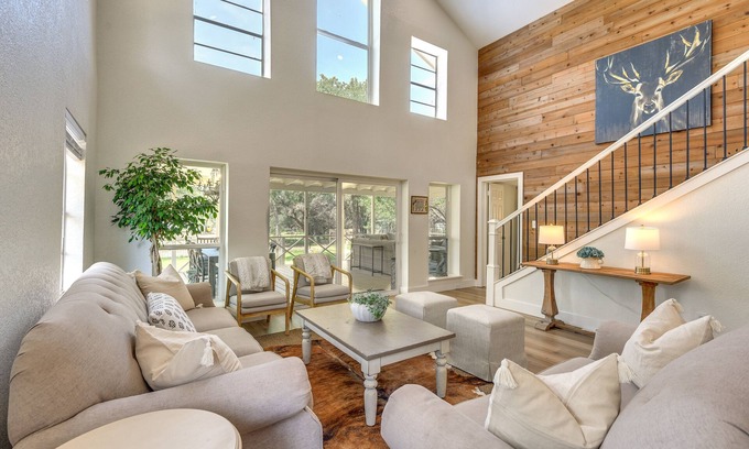 Palo Pinto House | Gorgeous Palo Pinto Home w/Private Hot Tub!