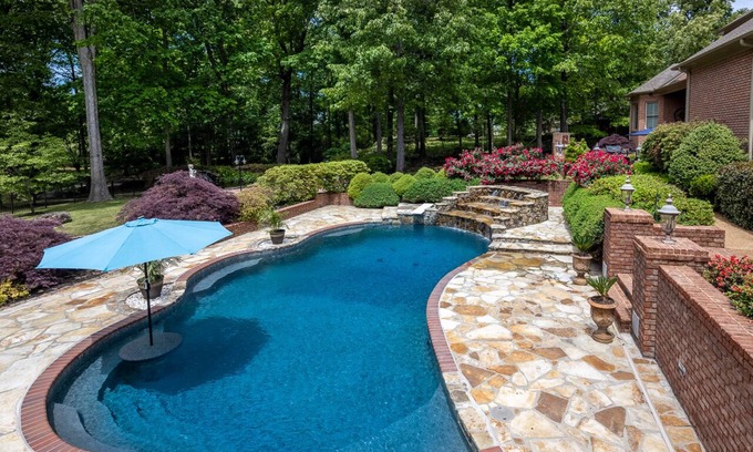 Independence House | Gorgeous Park-like Oasis 4 acres w/Stunning Pool