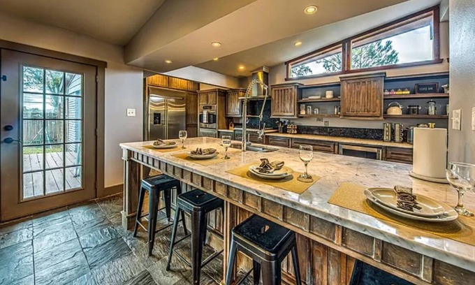Westbury House | GORGEOUS POOL HOME IN THE HEART OF HOUSTON’S TOP TOURIST SPOTS! BEST LOCATION!!