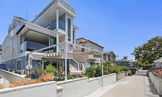 San Diego House | Gorgeous property located just steps from the beach