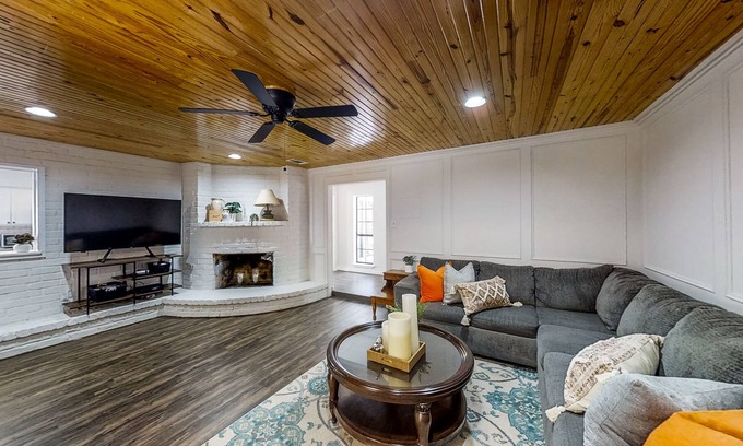 Bellville House | Gorgeous Ranch-Style Home on Nearly 3 Peaceful Acres - Dogs Welcome