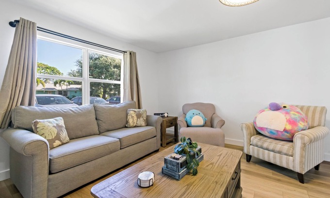 Iona House | Gorgeous relaxing 2BD Near Ft. Myers Beach