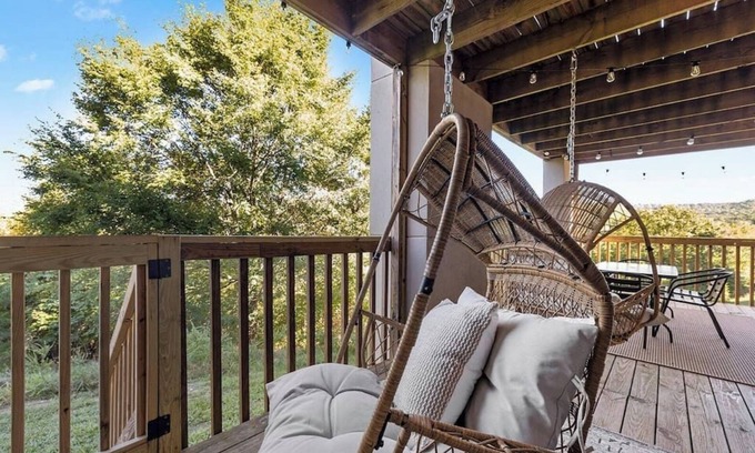 Indian Point Condo | Gorgeous Remodel, walk to lake @ Indian Point!