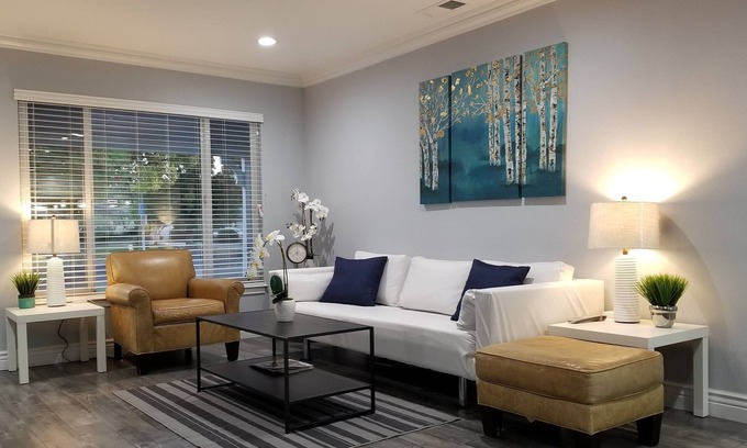 Stockton House | GORGEOUS REMODELED HOUSE - 4 BED/ 3 BTH