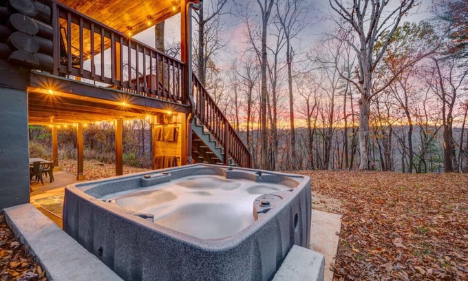 Lynchburg Cabin | Gorgeous Renovated Cabin on James River | Hot Tub