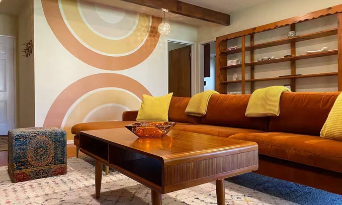 Lake Balboa House | Gorgeous Retro Home w/private yard in Los Angeles