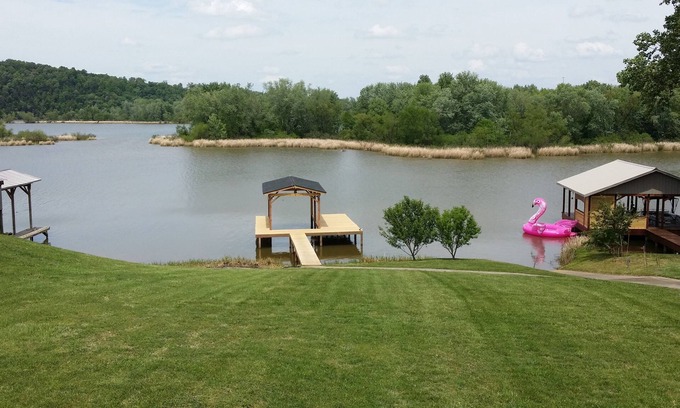 Chickamauga Lake House | Gorgeous river front home with private boat dock