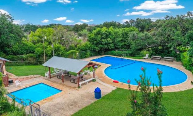 Wetmore House | Gorgeous rustic home near Riverwalk and Sea World
