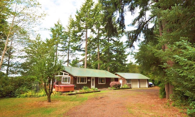 Dunes City House | Gorgeous, Secluded Home at Lake Woahink