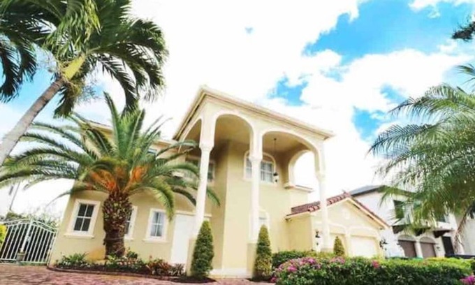Ludlam House | Gorgeous single house in Miami, Florida.