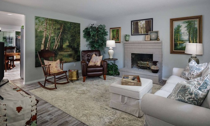 Vancouver House | Gorgeous Single Level Home, BBQ, Quiet, 9 miles to PDX, 8 miles to Vancouver, 15 miles to Portland