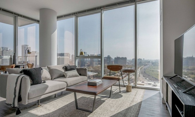 Printers Row Apartment | Gorgeous South Loop 2BR w/Jacuzzi & Rooftop, nr Colleges, by Blueground