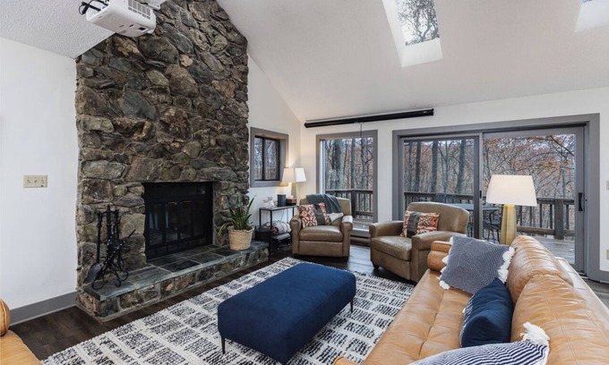 Pedlars Edge House | Gorgeous, spacious 4 bedroom home in Wintergreen Resort