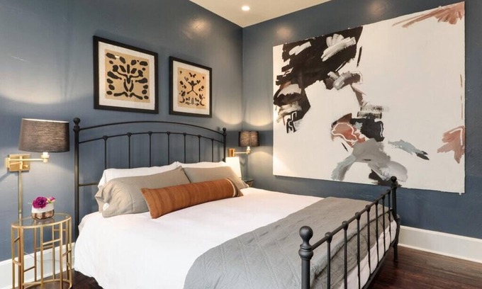 East Cesar Chavez House | GORGEOUS - SPACIOUS - BOUTIQUE - DOWNTOWN - Seiders East Historic House