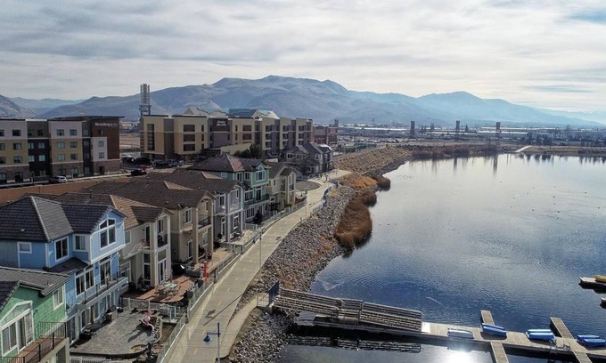 Sparks House | GORGEOUS! SPARKS MARINA WATERFRONT