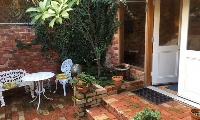 Subiaco Apartment | Gorgeous studio 2 minutes from the heart of Subiaco
