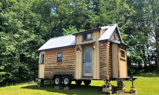 Grandview House | Gorgeous Tennessee Tiny House Perfect for a Glamping Getaway in Grandview