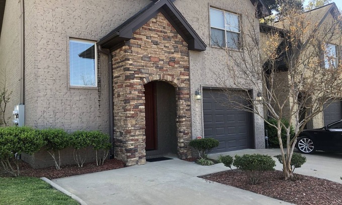 Rock Creek House | Gorgeous Townhouse West Little Rock