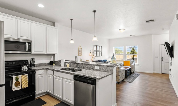 Boise House | Gorgeous & Trendy Townhome | Near The Village (89)