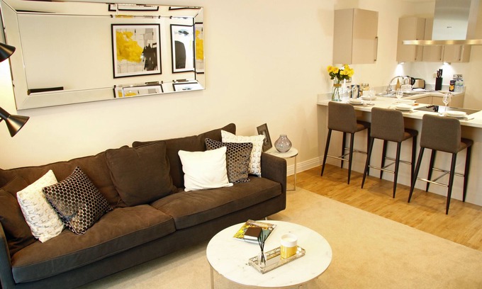 Welwyn Garden City Apartment | Gorgeous Two Bedrooms situated in an Art Deco building - Welwyn Garden City