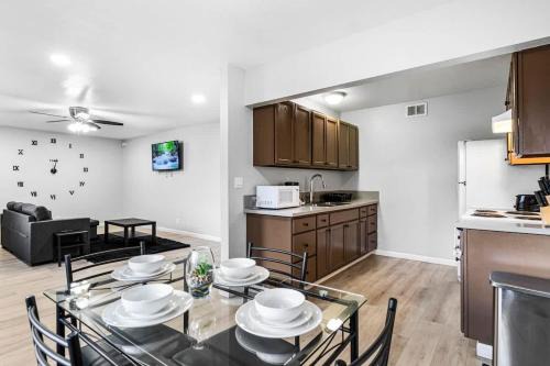 Las Vegas House | Gorgeous Two Bedroom Sleeps 6! Close to Strip!