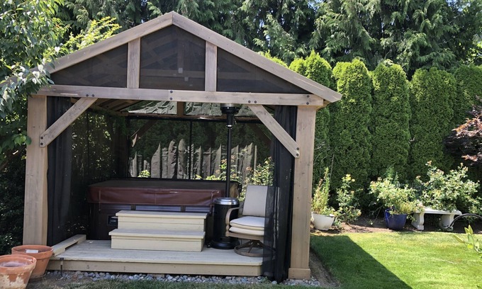 Central Oregon House | Gorgeous upscale home with hot tub & lovely garden.