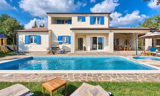 Muzini House | Gorgeous vacation home with pool and many extras.