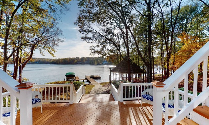 Lake Oconee House | Gorgeous views, deep water, game room