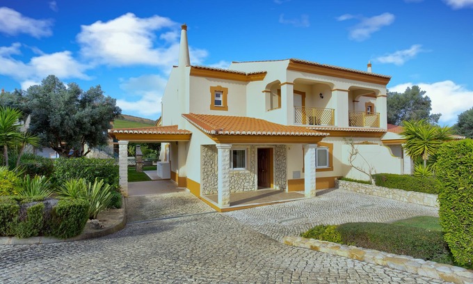 Lagos House | GORGEOUS VILLA AND BEAUTIFUL SHARED POOL on Boavista Golf and Spa Resort