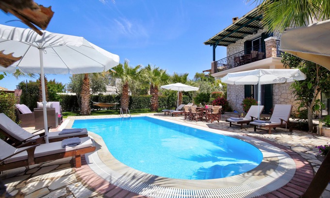 Tsoukaladhes Villa | Gorgeous Villa Evelyn ideal for famylis close to Kathisma and Mylos beach