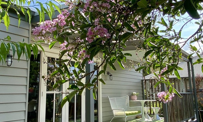 Berry House | Gorgeous Villa Starbright guesthouse opp Berry Showground in heart of town